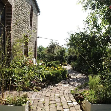 Au Jardin Des Violettes 3* Maheru