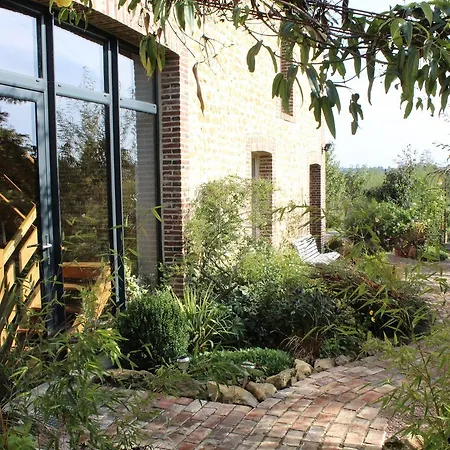 Au Jardin Des Violettes 3* Maheru