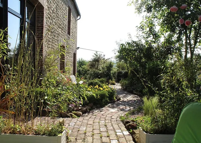 Au Jardin Des Violettes 3* Maheru