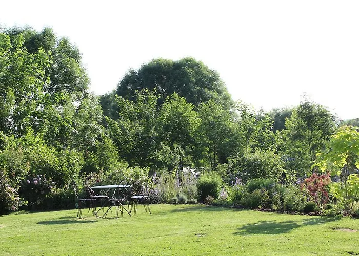 Au Jardin Des Violettes Frühstückspension Maheru